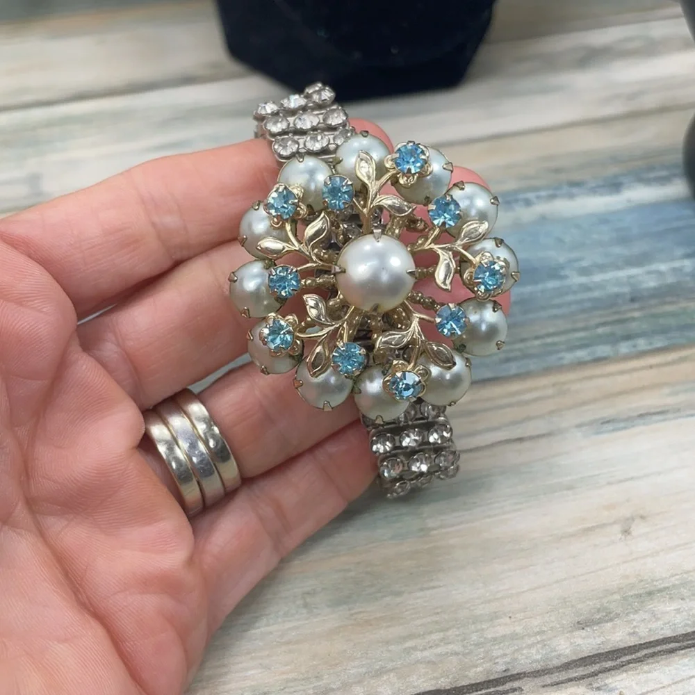 ⭐️Adorned Crown artisan assemblage rhinestone blue cluster stretch bracelet - Picture 4 of 8